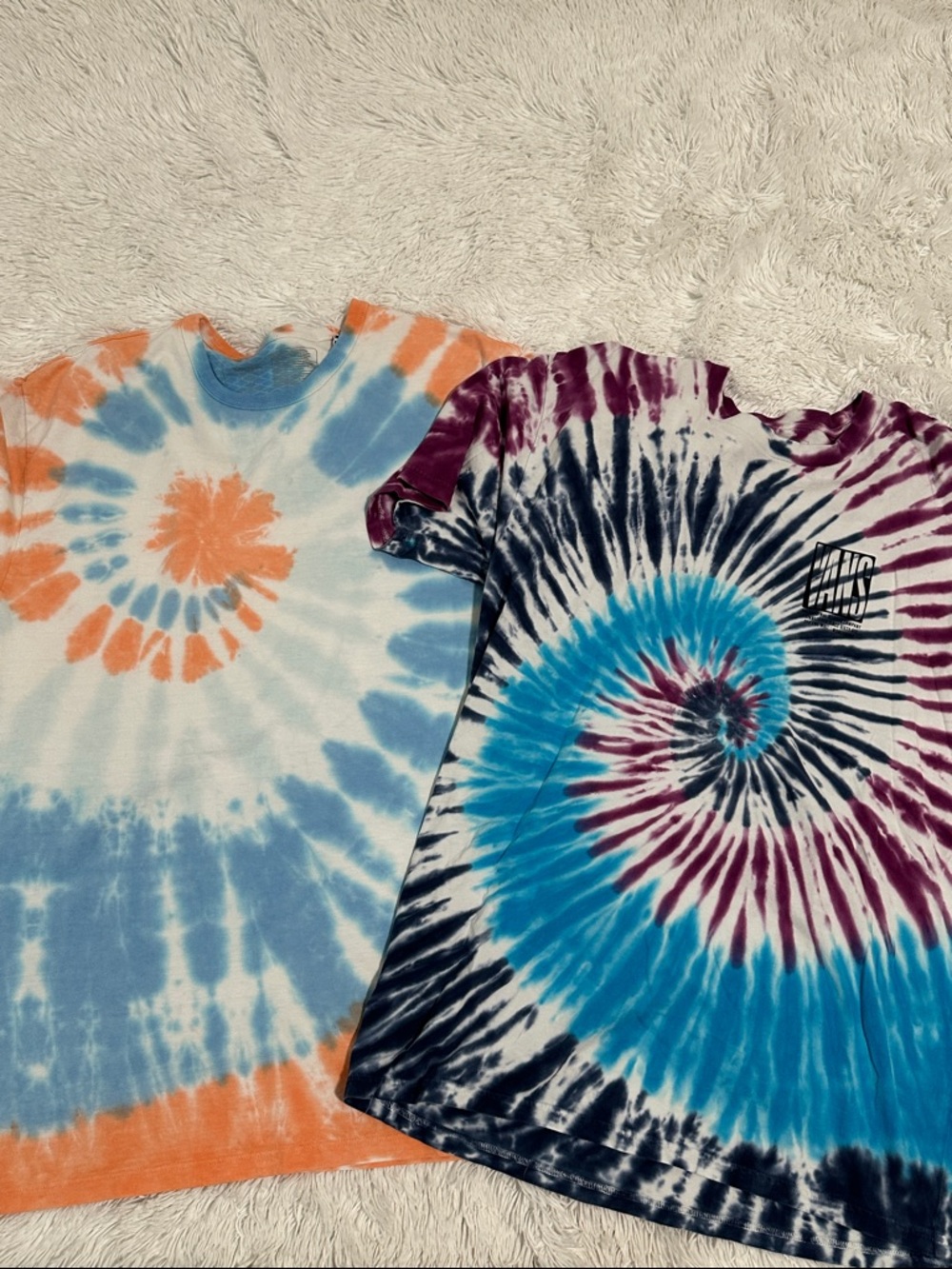 🎰 Bundle of 2 Vans Tie-Dye T-Shirts